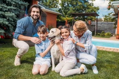 How to Help Buyers See a Backyard’s Pet Potential